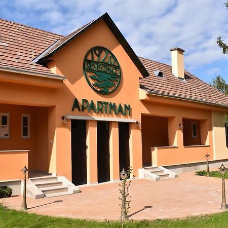 Szazesztendos Reveszhaz Apartman Сигетмоноштор Экстерьер фото